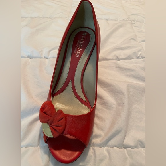 Comfort-fit Naturalizer Heels - wide-width - Picture 2 of 4